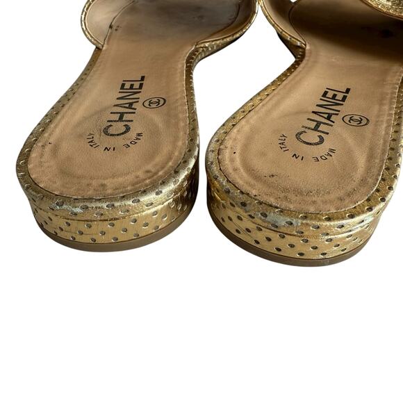 Chanel Gold Laminated Lambskin CC Logo Slide Sandals Mules Size 40 - Picture 8 of 11